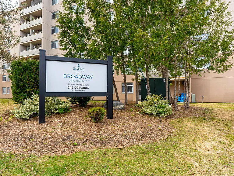 25 Westwood Ct — Photo 3