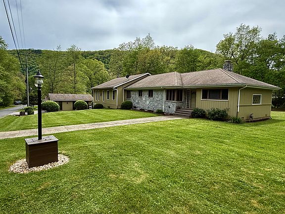 4th image of 9 Oak Grove Ln