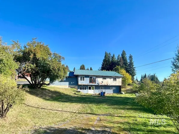 823 Pleasant Acre Dr, Weippe, ID 83553