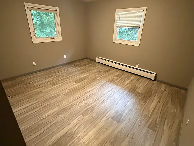 322 Dean Ave E — Photo 6