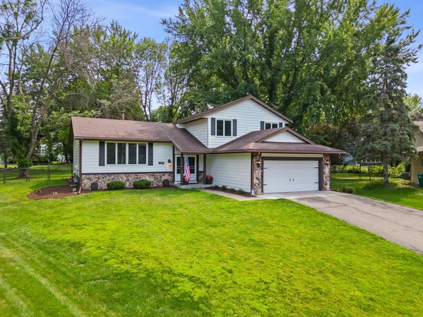 8233 Nevada Cir, Bloomington, MN 55438