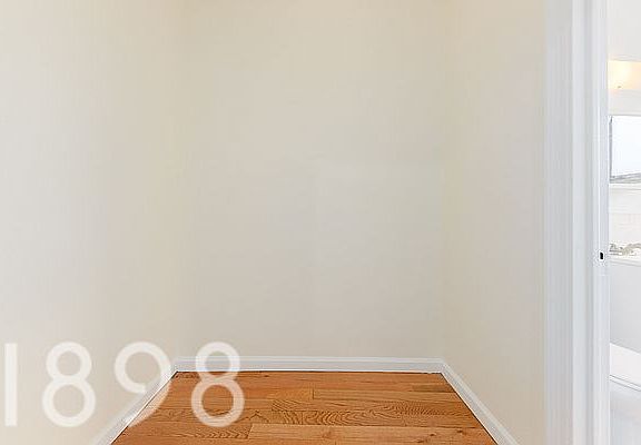 5th image of 4308 40th St APT 4C