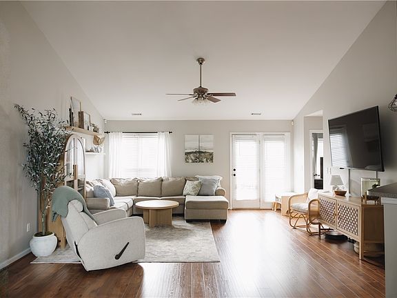 5th image of 107 Longwood Ln