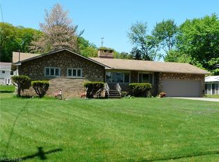 6832 Glenella Dr, Seven Hills, OH 44131
