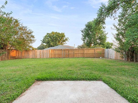 3rd image of 8314 Poplar Ridge Ln