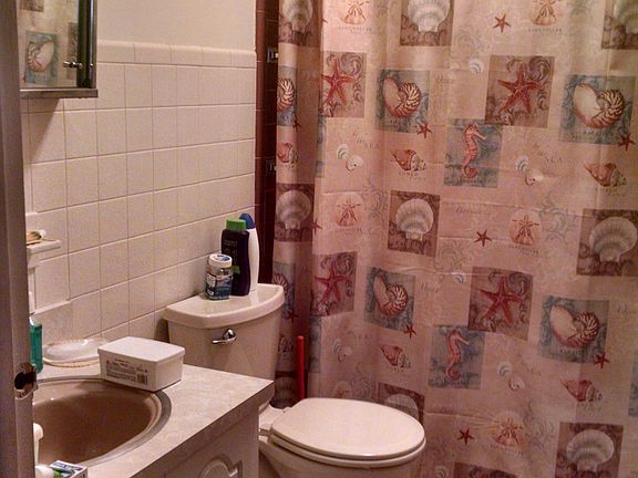 4th image of 871 Balmoral Ct #D