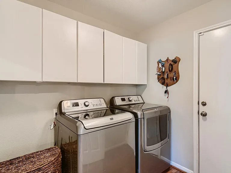 9013 Ovalla Dr — Photo 20