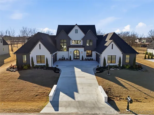 17802 E Patriot Dr, Owasso, OK 74055