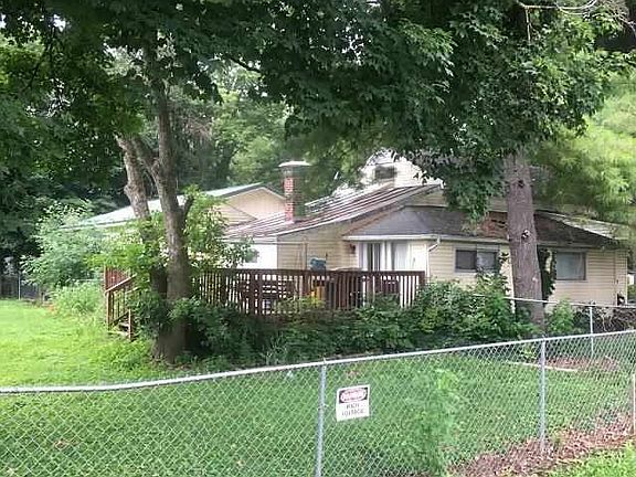 4th image of 418 W Parkway Dr