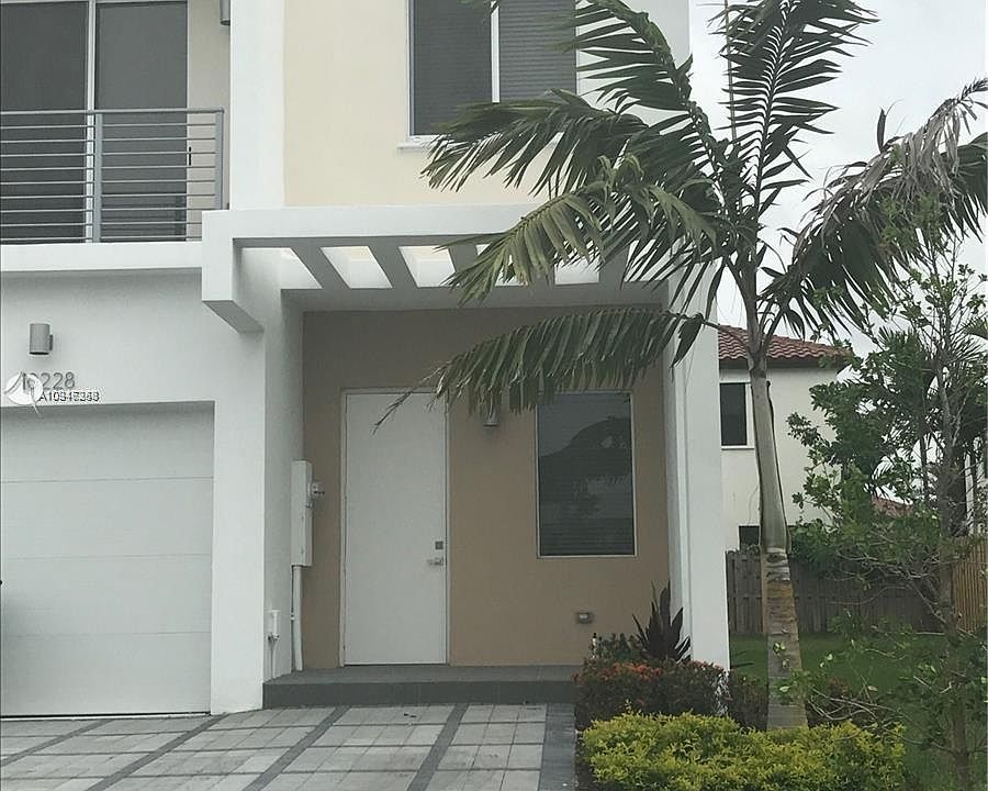 1st image of 10219 NW 71st Ter
