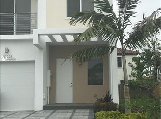 10219 NW 71st Ter, Doral, FL 33178
