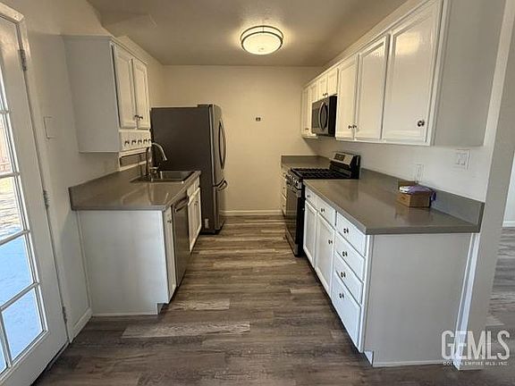 5th image of 901 W Rader Ave