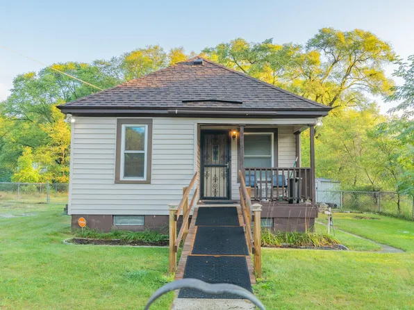 378 E White Lake Dr, Twin Lake, MI 49457