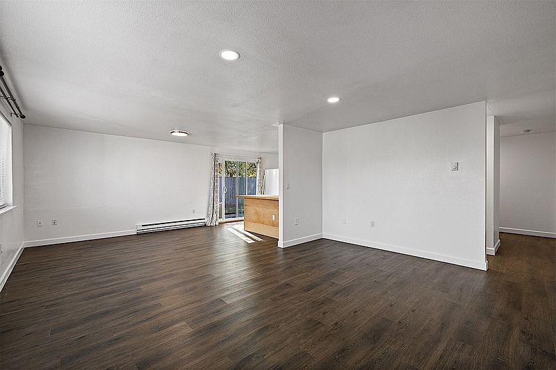 4th image of 3824 E G Street