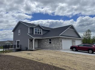 412 Emerald Ct, Kewaskum, WI 53040