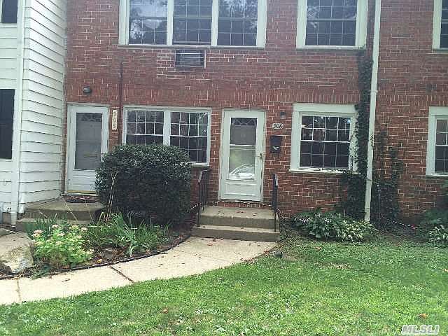 1st image of 906 Towne House Vlg