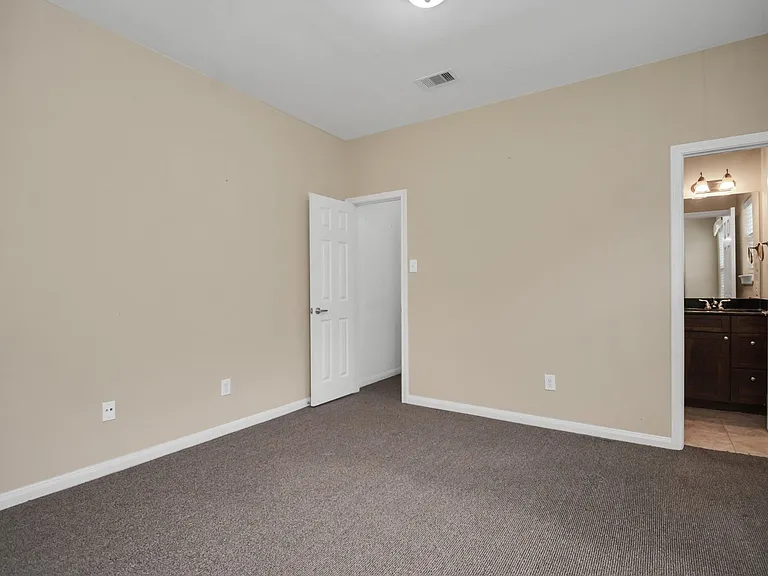 1137 W 24th St #A — Photo 25