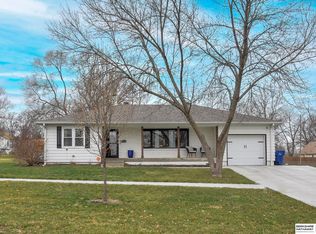 820 S Adams St, Papillion, NE 68046