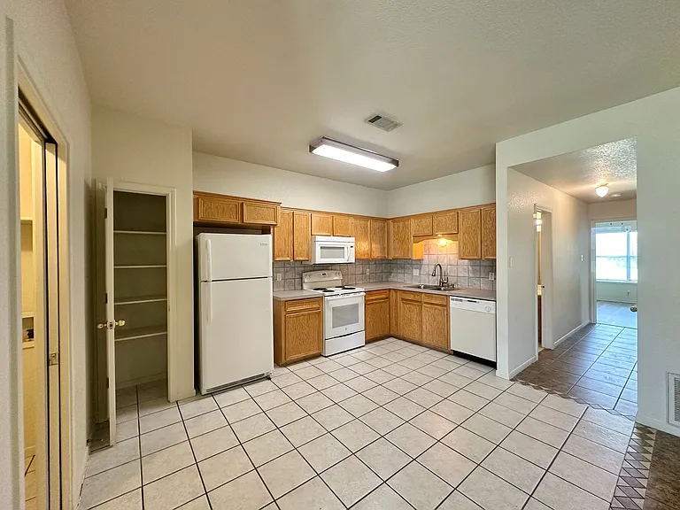 3705 Woodrow Dr — Photo 5