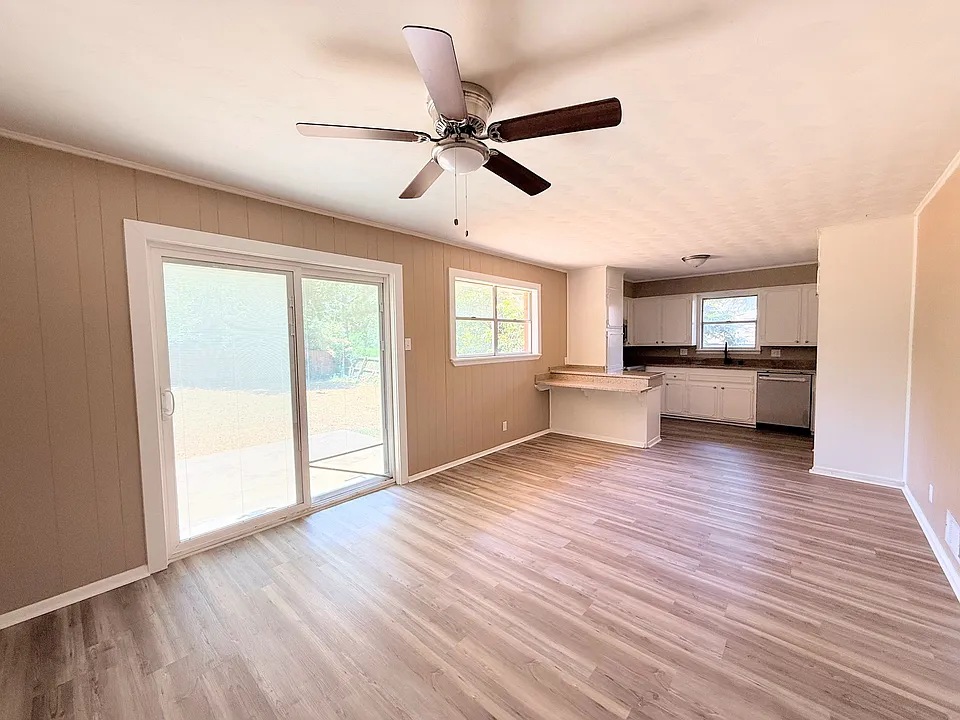 1336 Crestview Dr