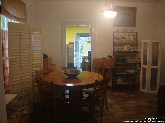 5th image of 211 E Mistletoe Ave