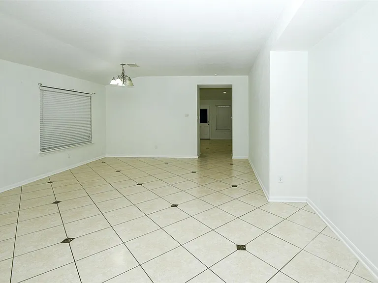 2615 Bisontine St — Photo 8