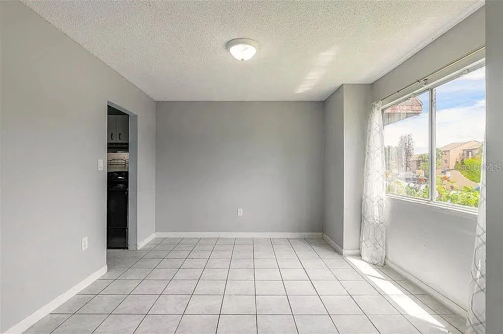 3 bed, 2.5 bath, 1405 sqft, $1,700 — Photo 4