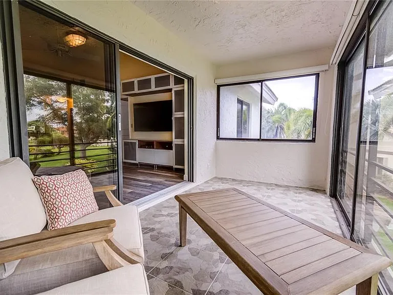 600 Carriage House Ln #201 — Photo 9