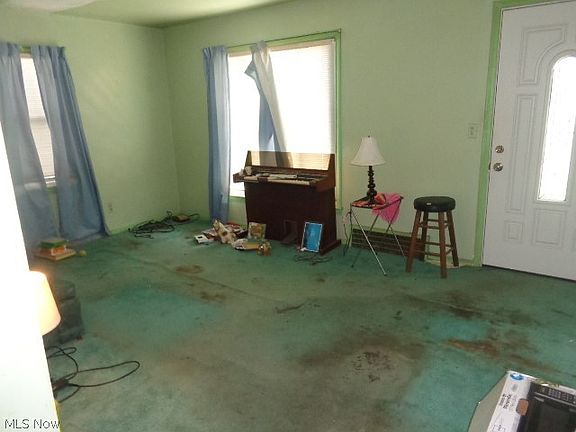4th image of 448 E 328th St