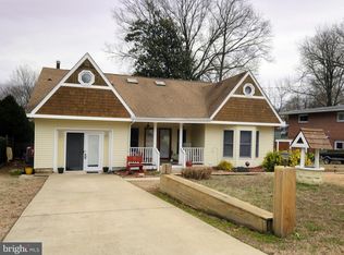 7715 Lee Dr, Pasadena, MD 21122