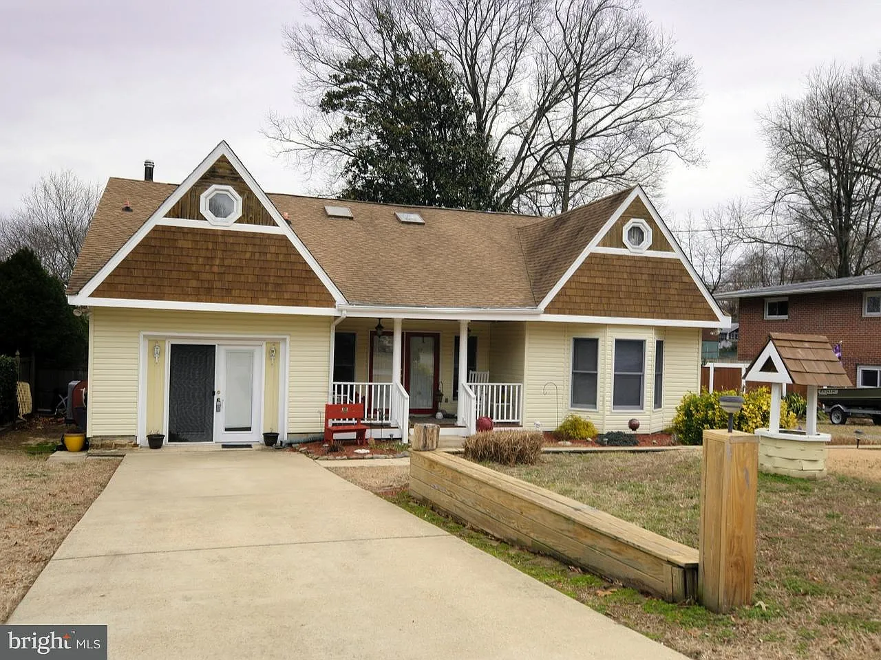 7715 Lee Dr photo 1