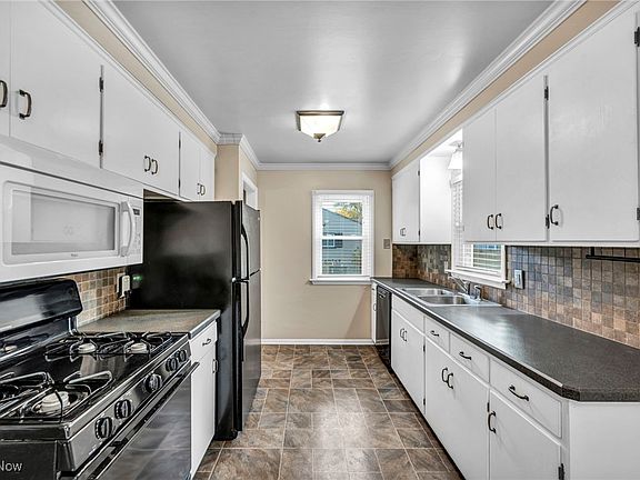 3rd image of 58 Deerfield Dr
