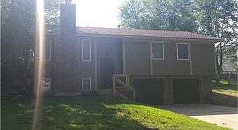 1st image of 416 NE Lakeview Dr