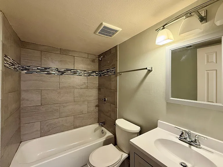 2422 W Savannah St — Photo 39