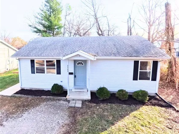 2709 Sassy Ln, Belleville, IL 62226