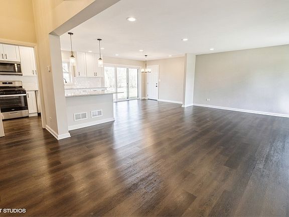 4th image of 40 Glenbrook Dr