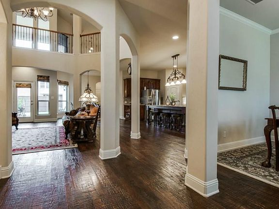3rd image of 6918 Thistlewood Ln