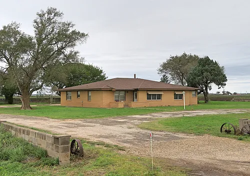9607 N Interstate Highway 27 Photo 1