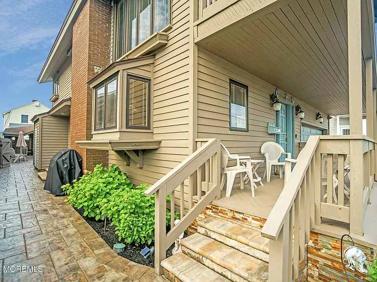 8 Ortley Ave — Photo 38