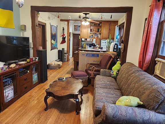 5th image of 93 Elmhurst St #1