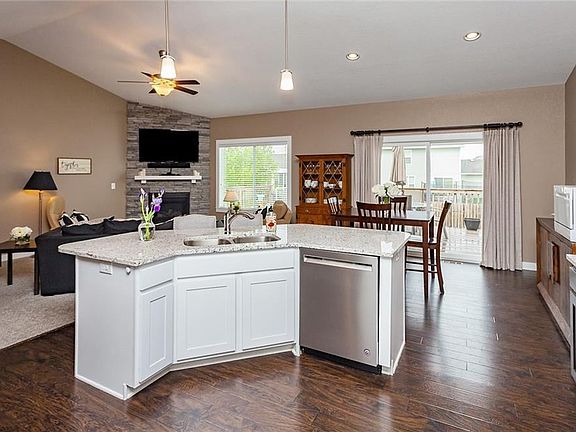 4th image of 1912 NW Woodbury Dr