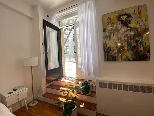 Rented by Buchbinder & Warren | media 25