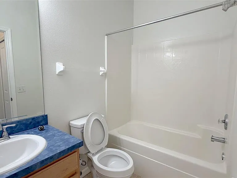 203 Madison Cir — Photo 41