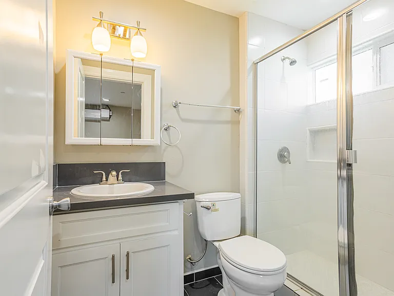 1201 W 36th Pl — Photo 9