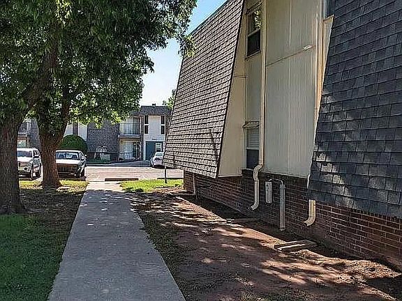 5th image of 3911 N Rockwell Ave #137
