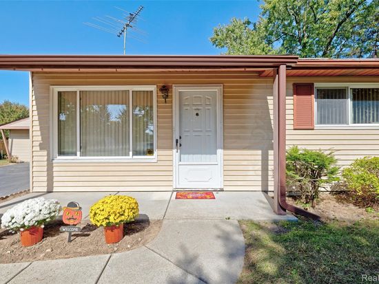 4730 Pinedale Ave, Clarkston, MI 48346