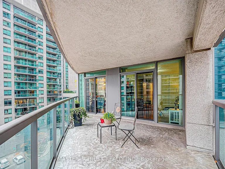 30 Grand Trunk Cres #711 — Photo 5