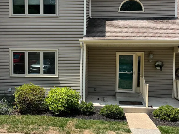 44 Lakeview Ct, Downingtown, PA 19335