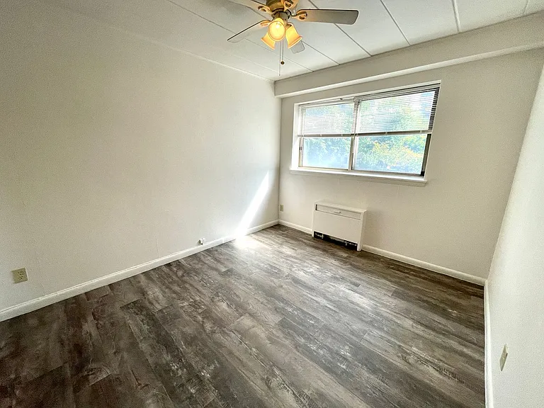 930 N Marshall St — Photo 8