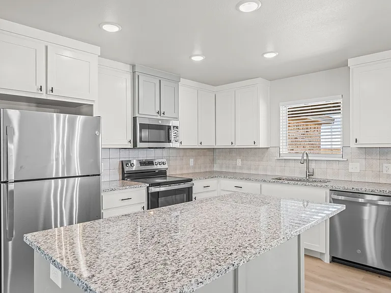 10505 East Cres #7400 — Photo 38